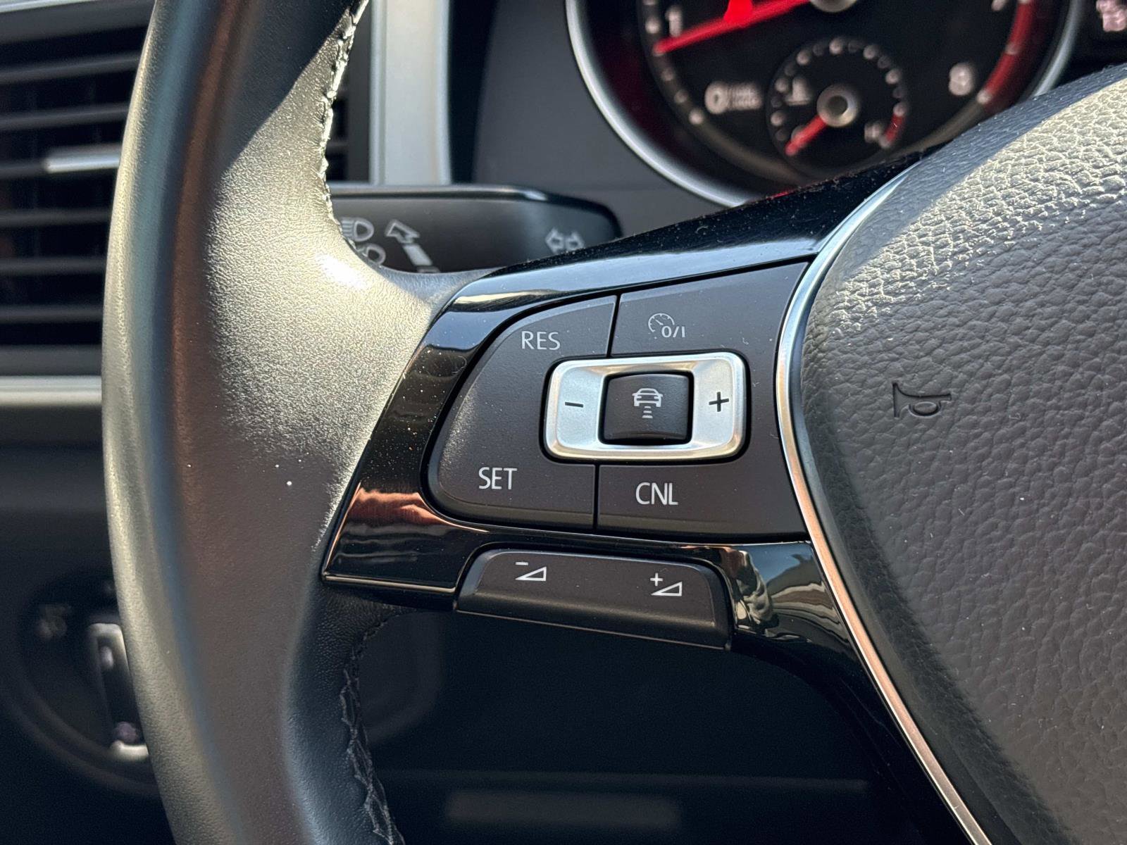 Used 2018 Volkswagen Atlas SE image 17