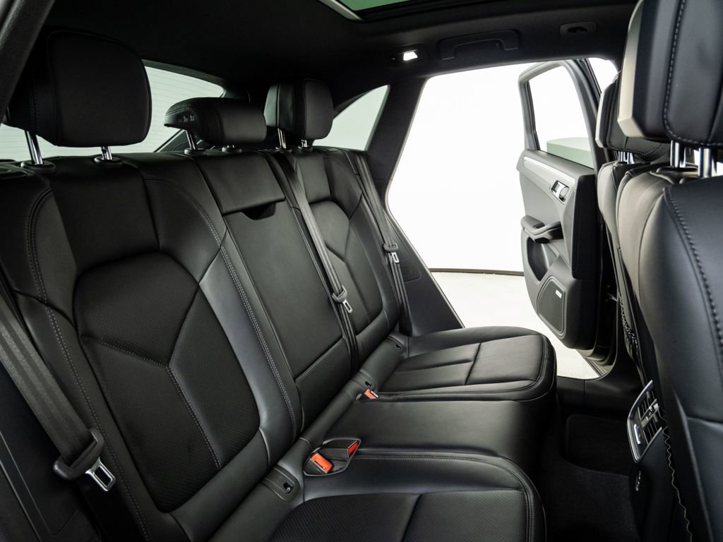 New 2026 Porsche Macan image 23