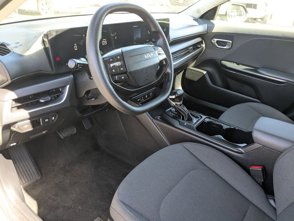 Used 2025 Kia K4 LXS image 13