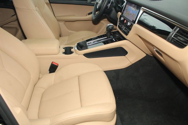 Certified 2025 Porsche Macan image 27