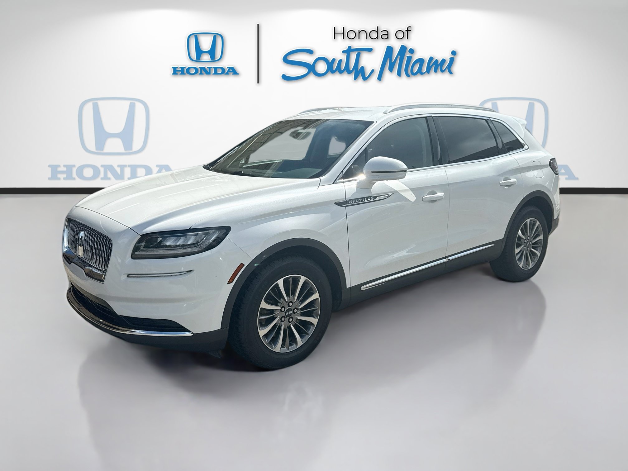 Used 2023 Lincoln Nautilus AWD w/ Premium Package image 3