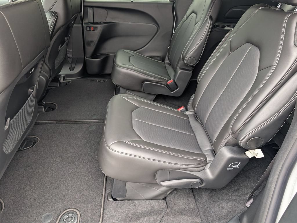 New 2027 Chrysler Pacifica Select FWD image 23