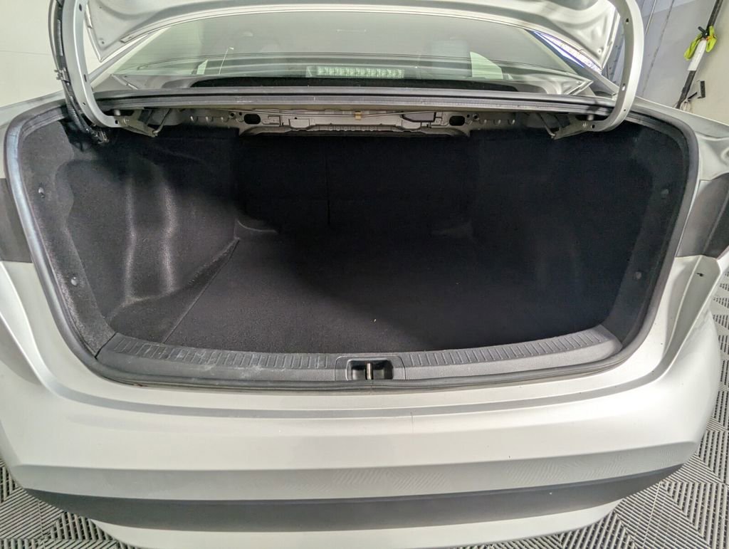 Used 2020 Toyota Corolla LE image 29