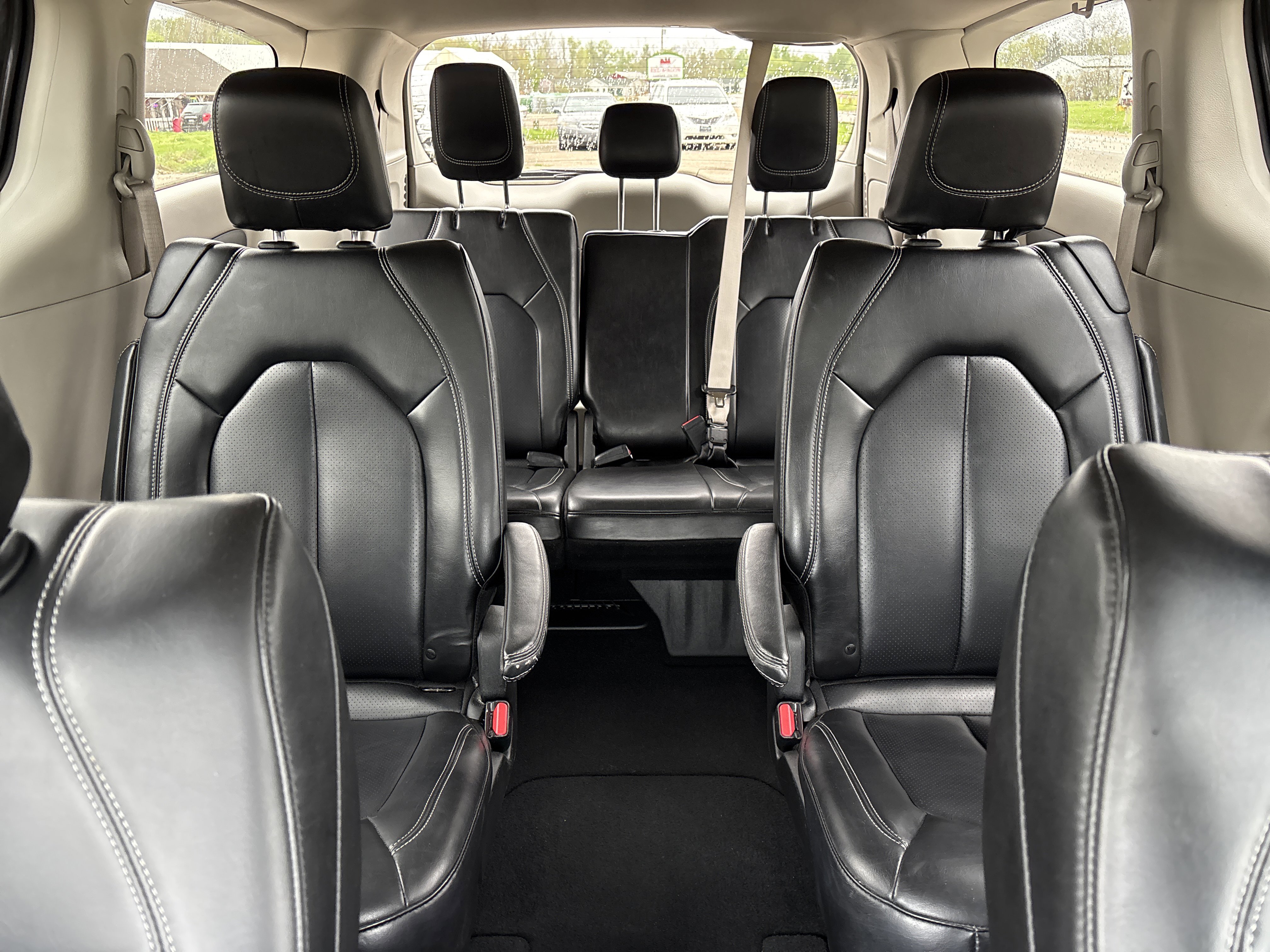 Used 2023 Chrysler Pacifica Touring-L FWD image 32
