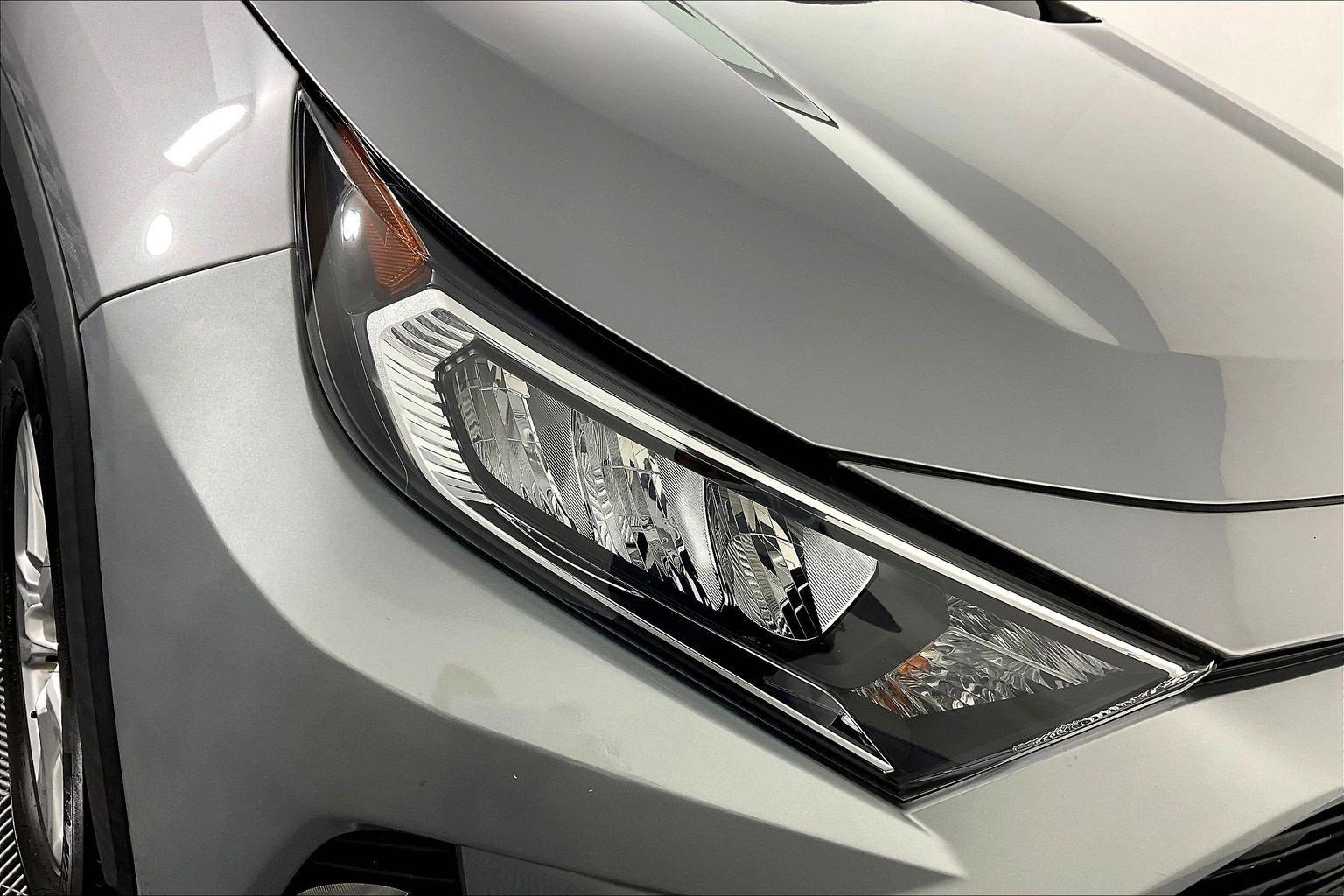 Used 2020 Toyota RAV4 XLE w/ Convenience Package FWD image 32