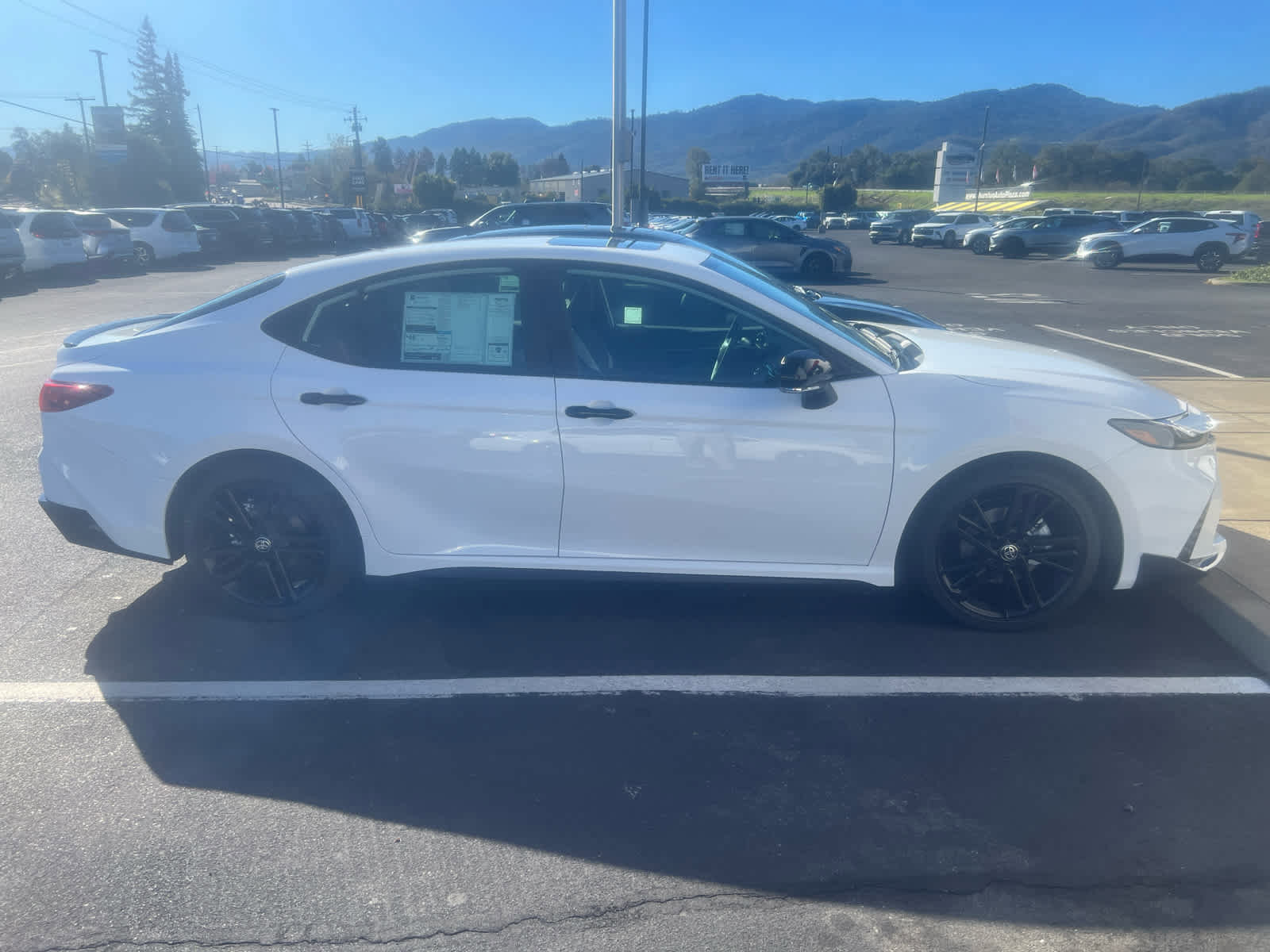 New 2026 Toyota Camry Hybrid FWD image 5