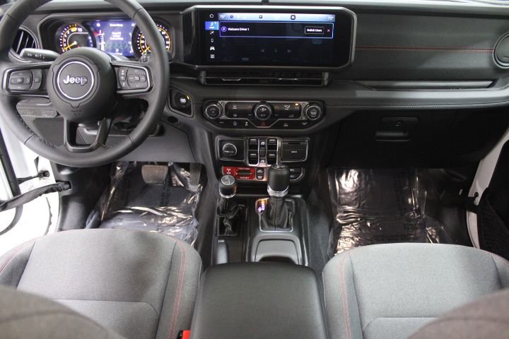 Used 2025 Jeep Wrangler Unlimited Rubicon image 2