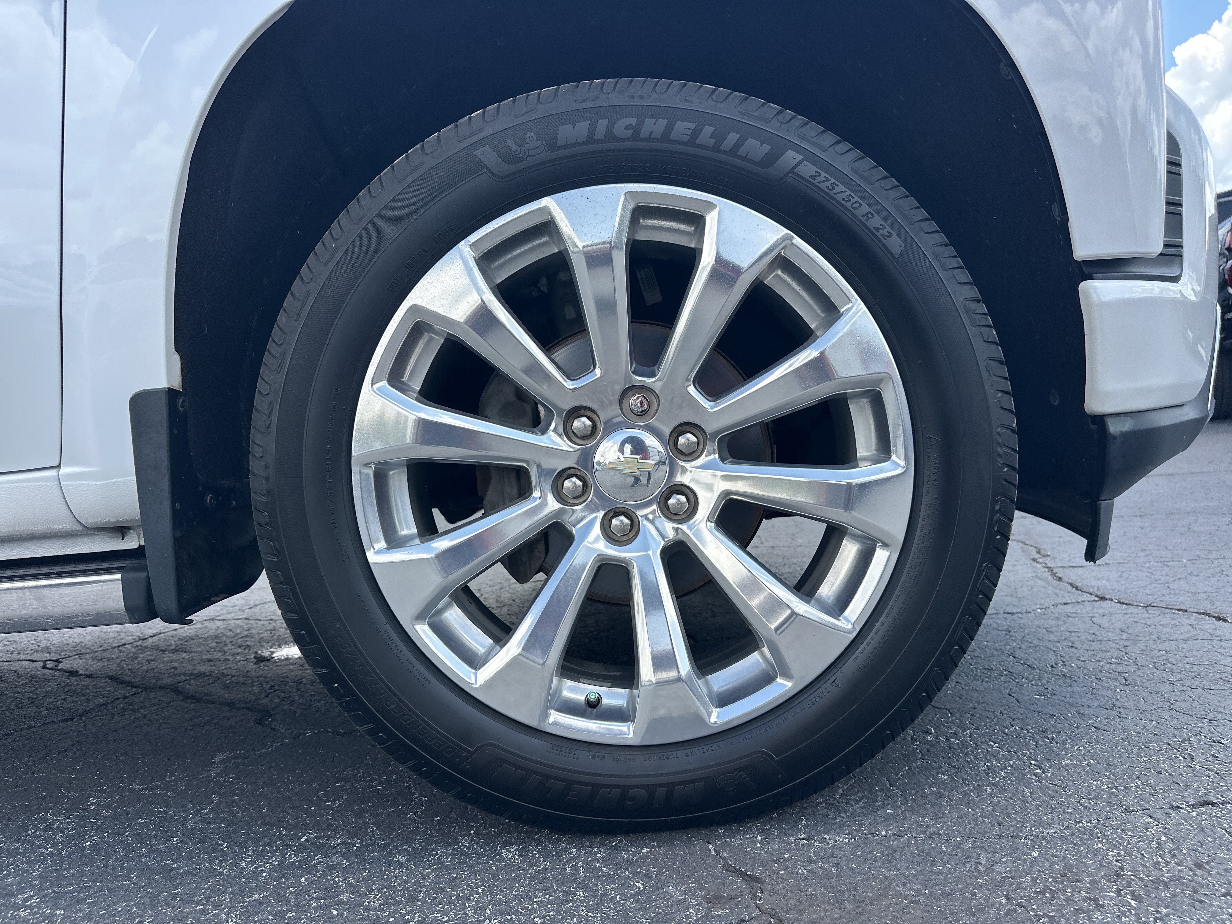 Used 2019 Chevrolet Silverado 1500 High Country w/ Technology Package AWD/4WD image 13