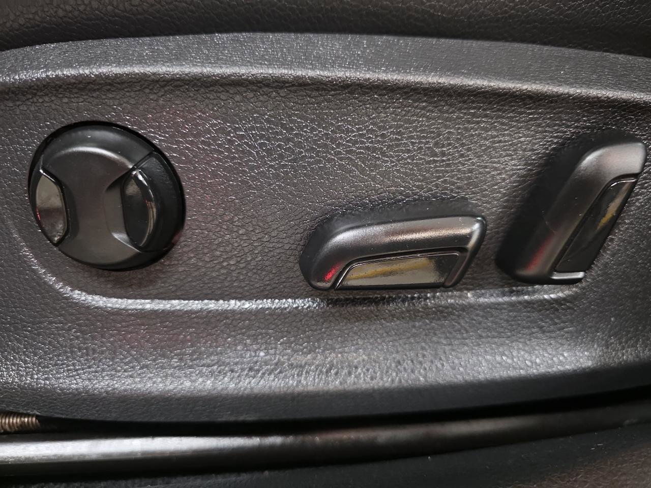 Used 2012 Volkswagen Passat 3.6 SE image 24