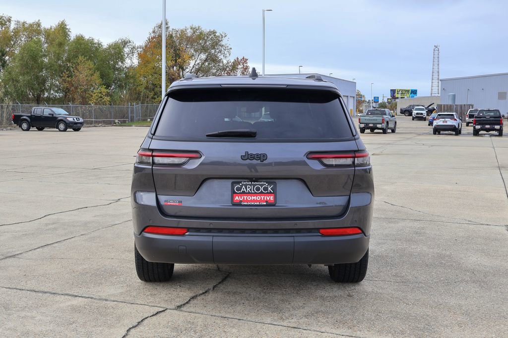Used 2023 Jeep Grand Cherokee L Laredo image 3