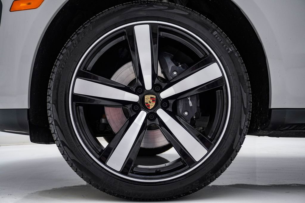 Certified 2026 Porsche Macan AWD/4WD image 13