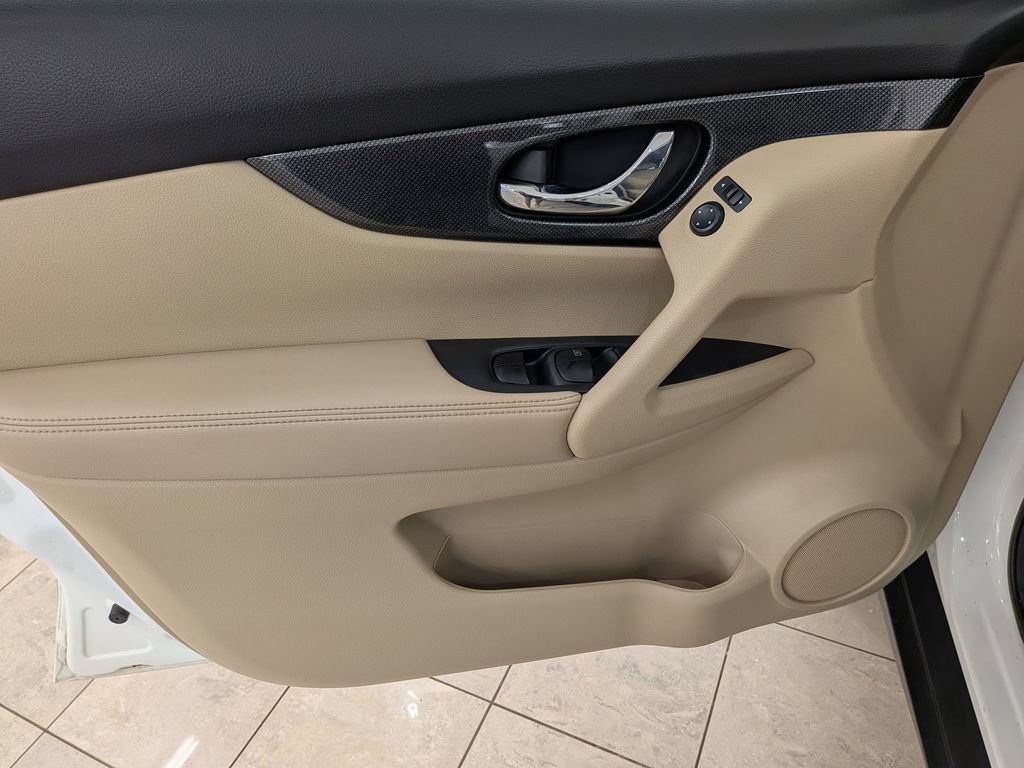 Used 2016 Nissan Rogue SL w/ SL Premium Package AWD/4WD image 15