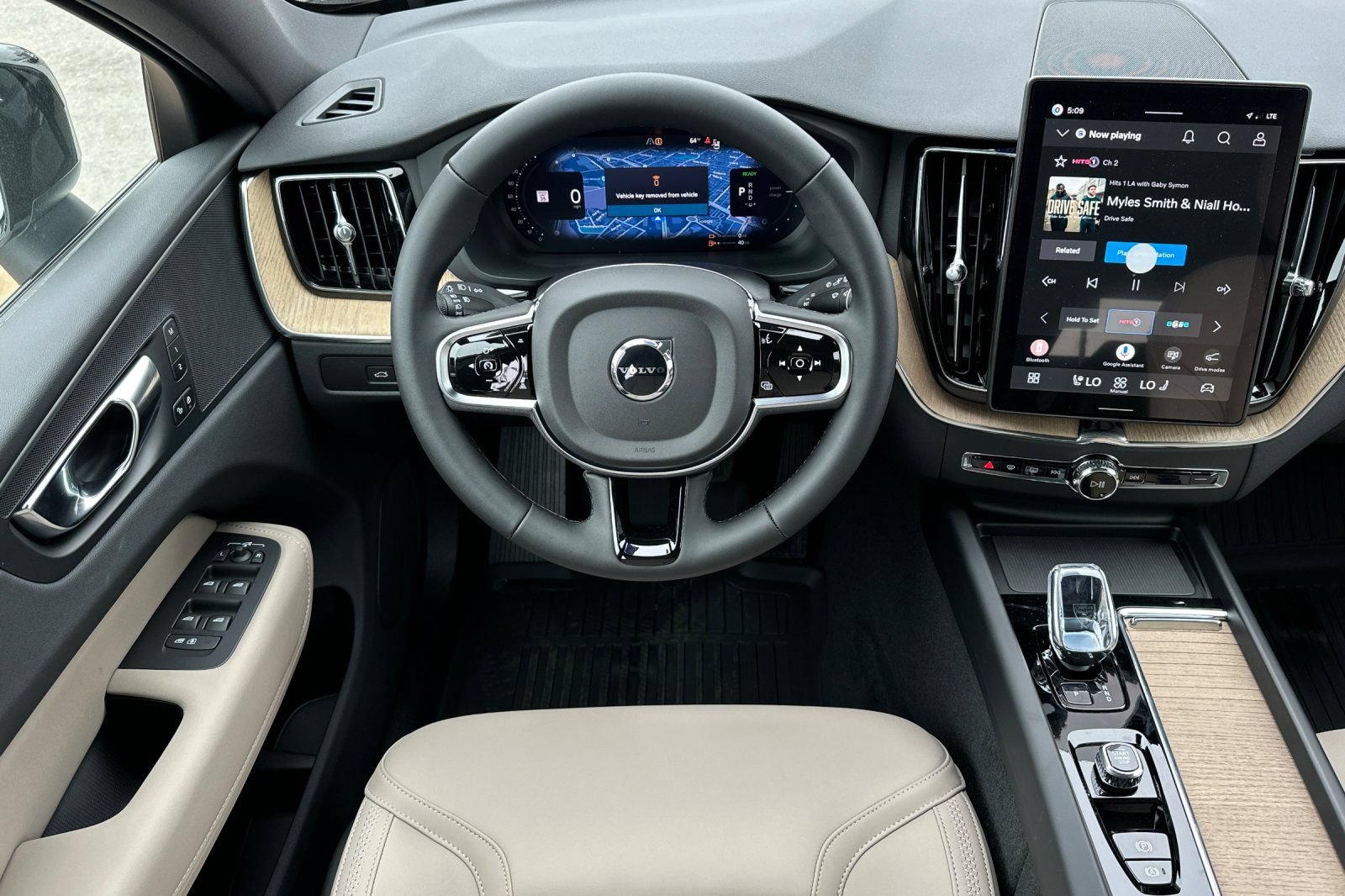 New 2026 Volvo XC60 T8 Plus w/ Climate Package PRO AWD/4WD image 14