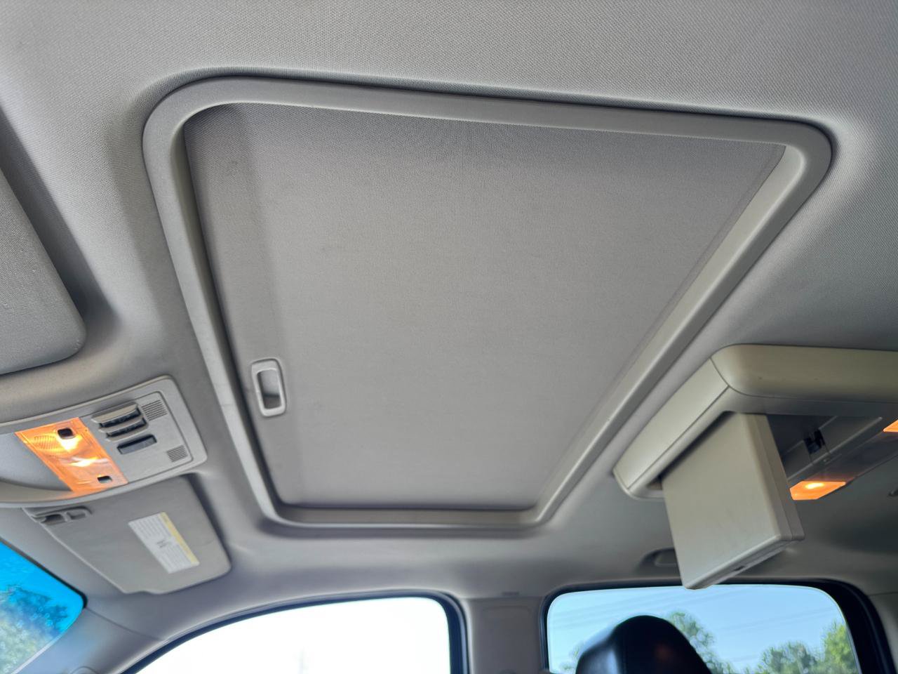 Used 2014 Chevrolet Suburban LT w/ Luxury Package RWD image 35