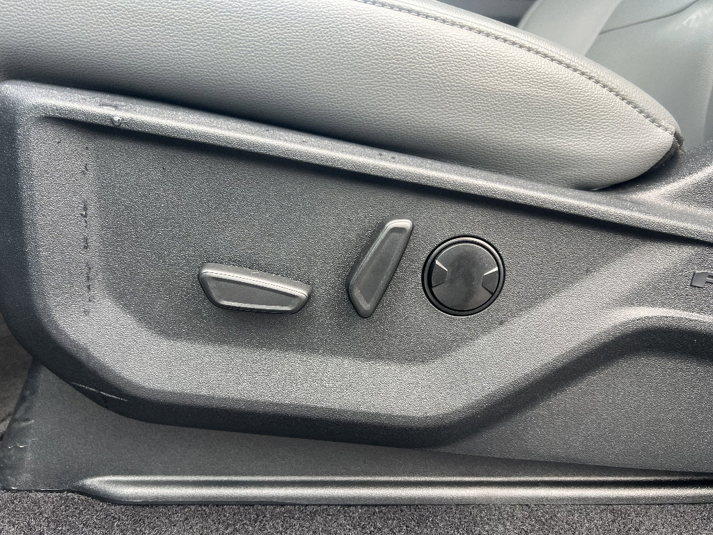 Used 2025 Ford F150 Lightning Flash image 19