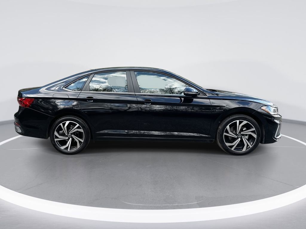 Used 2025 Volkswagen Jetta SEL image 9