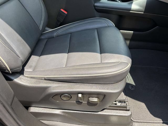 Used 2023 GMC Yukon SLT w/ SLT Premium Package RWD image 16