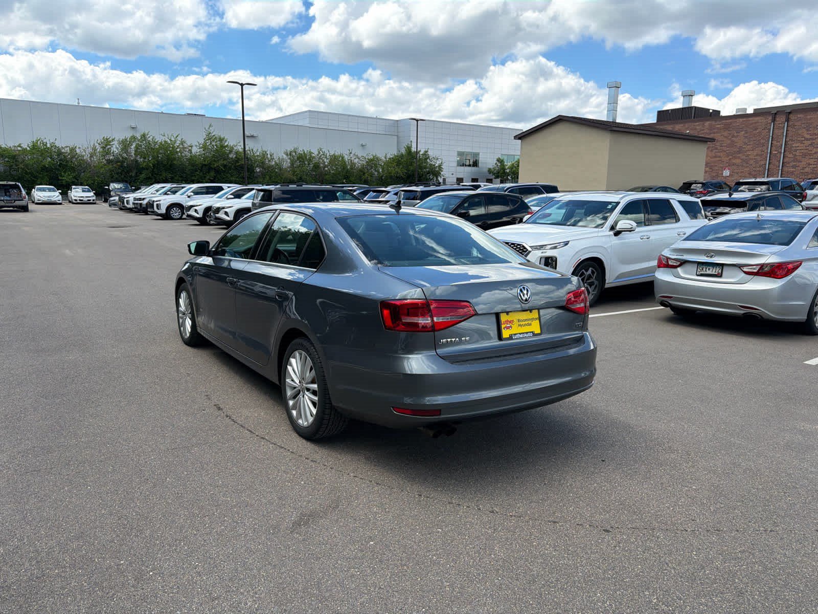 Used 2015 Volkswagen Jetta SE FWD image 3