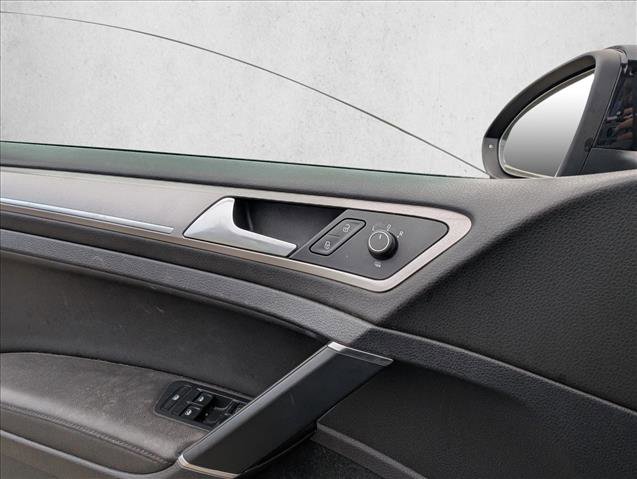 Used 2016 Volkswagen e-Golf SEL Premium image 13