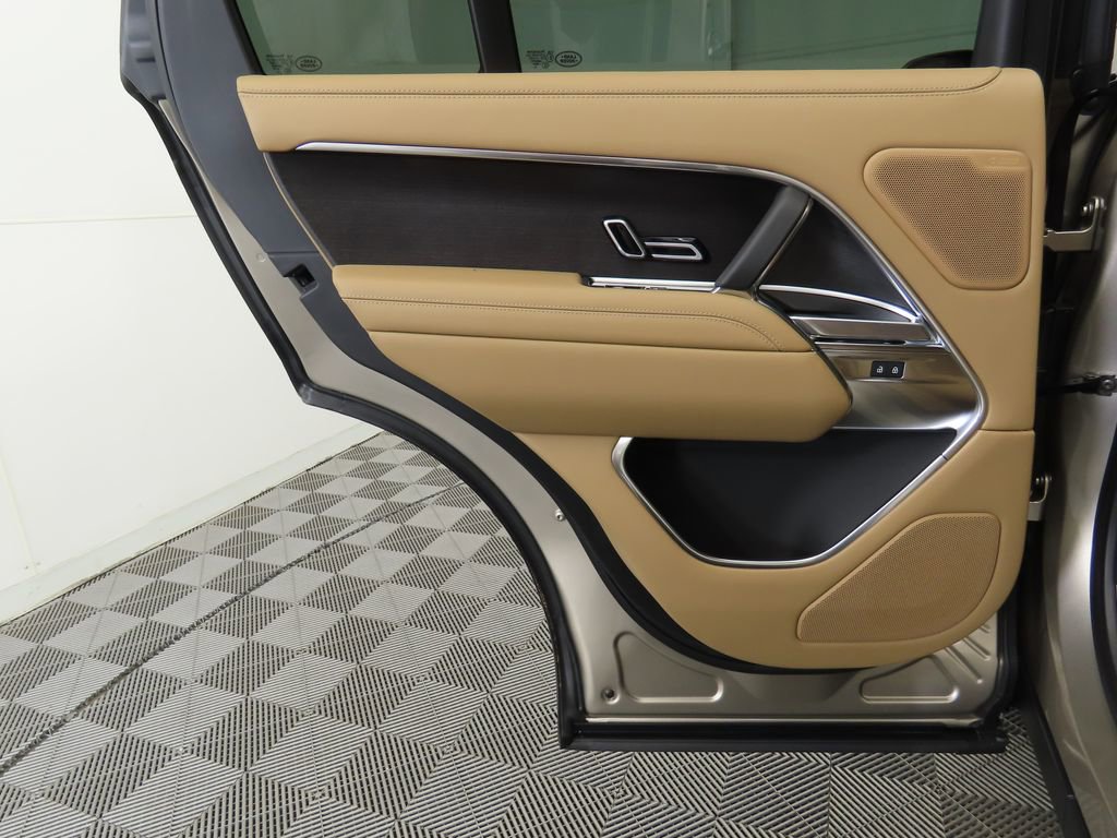 New 2026 Land Rover Range Rover SE image 25