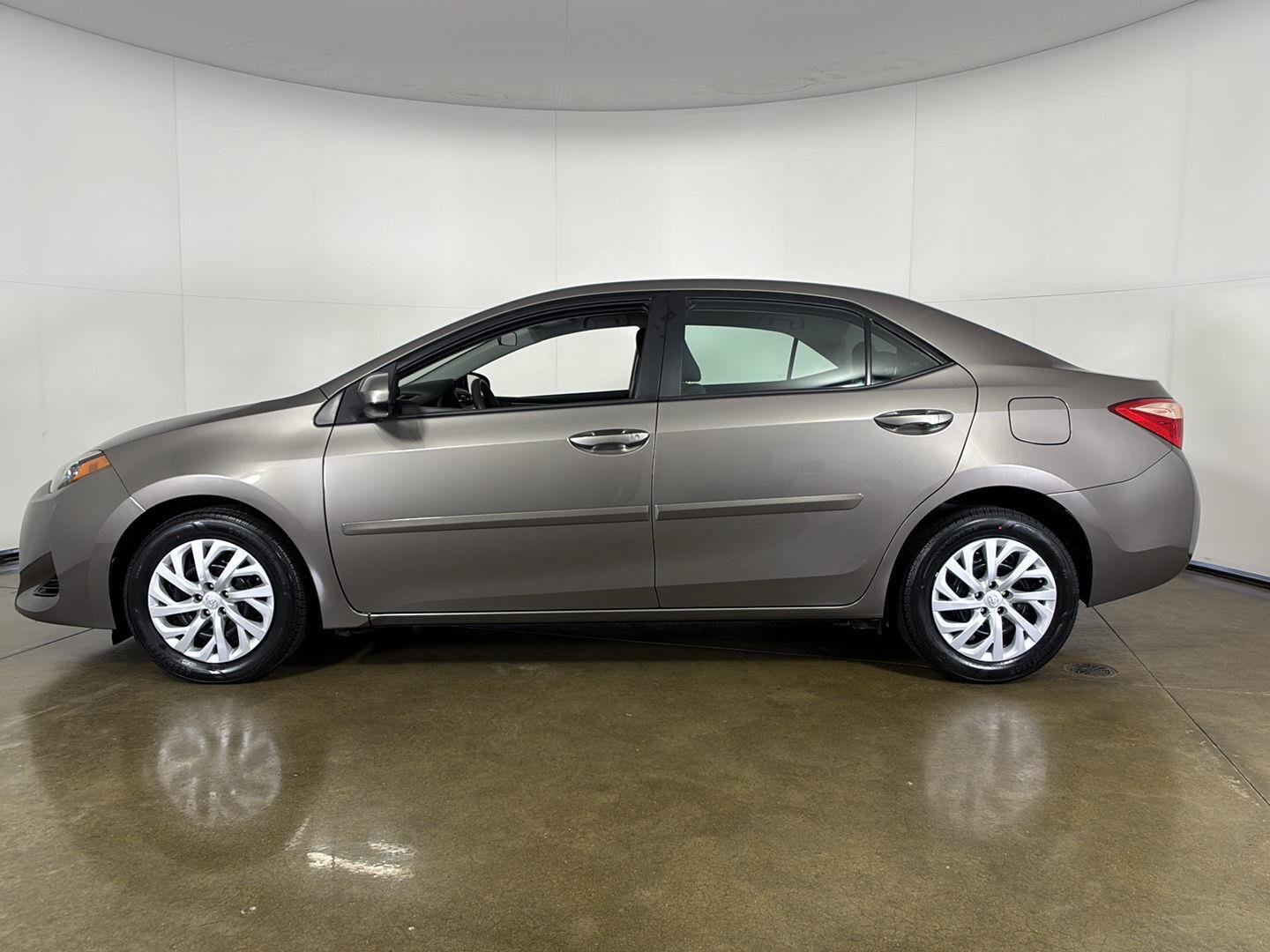 Used 2018 Toyota Corolla LE FWD image 22
