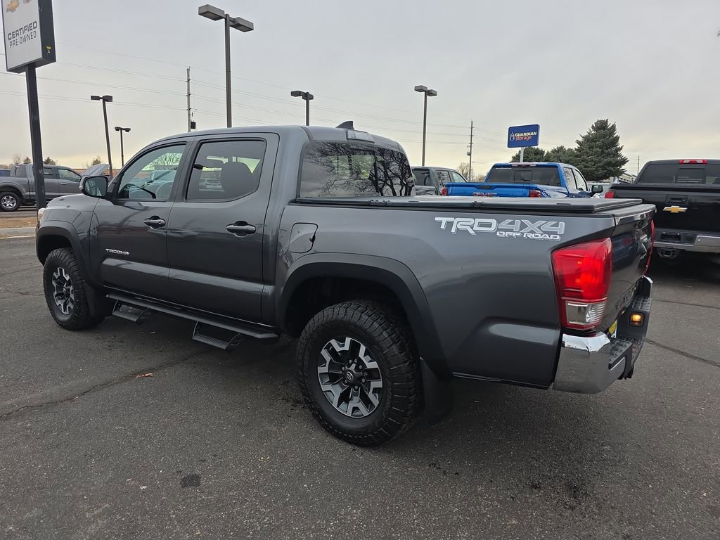 Used 2017 Toyota Tacoma TRD Off-Road image 3