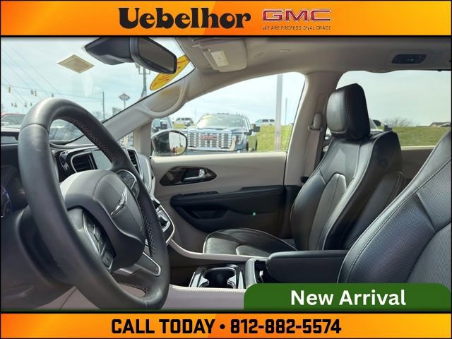 Used 2024 Chrysler Pacifica Limited image 25