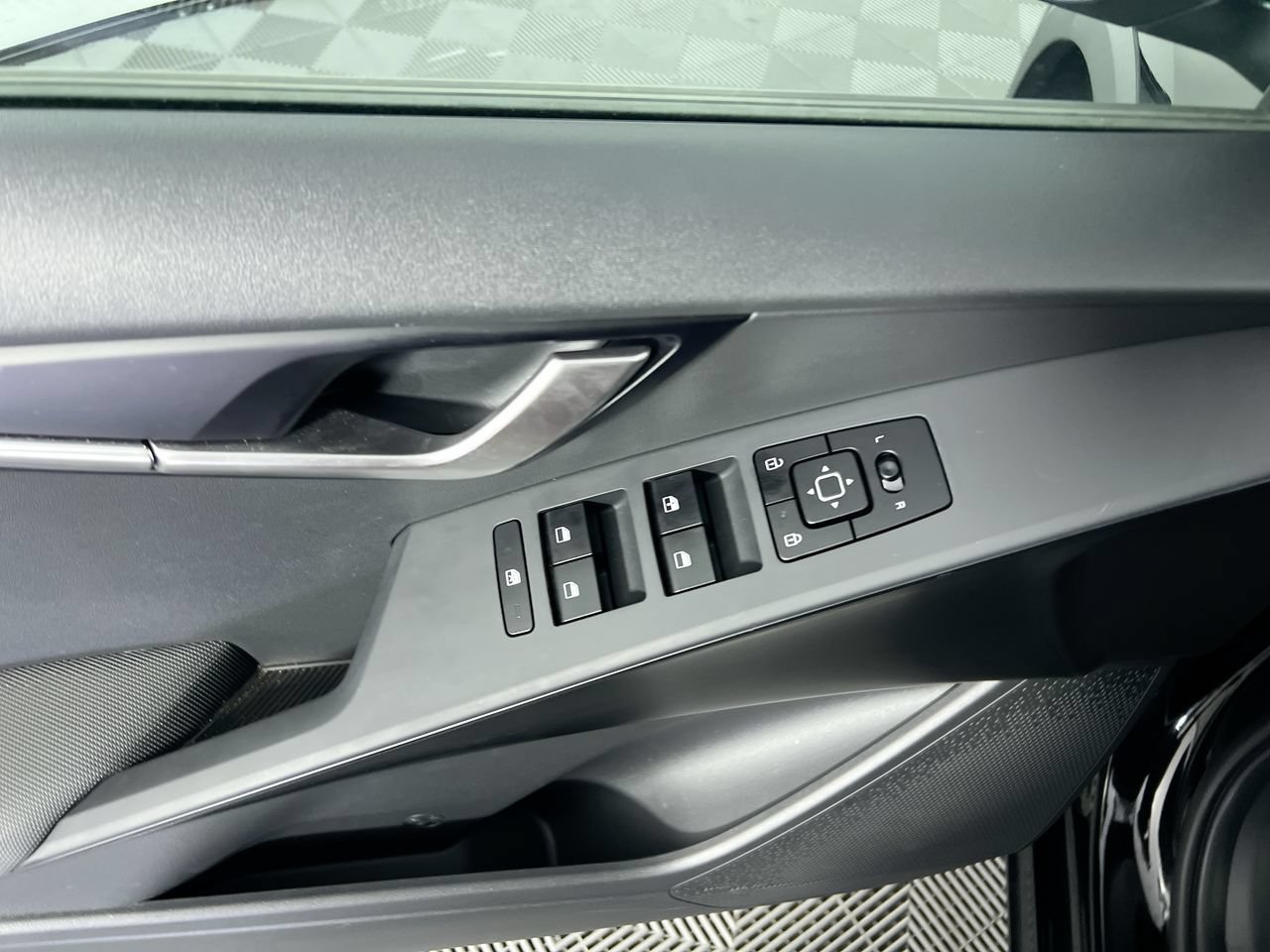Certified 2023 Kia Niro LX FWD image 14