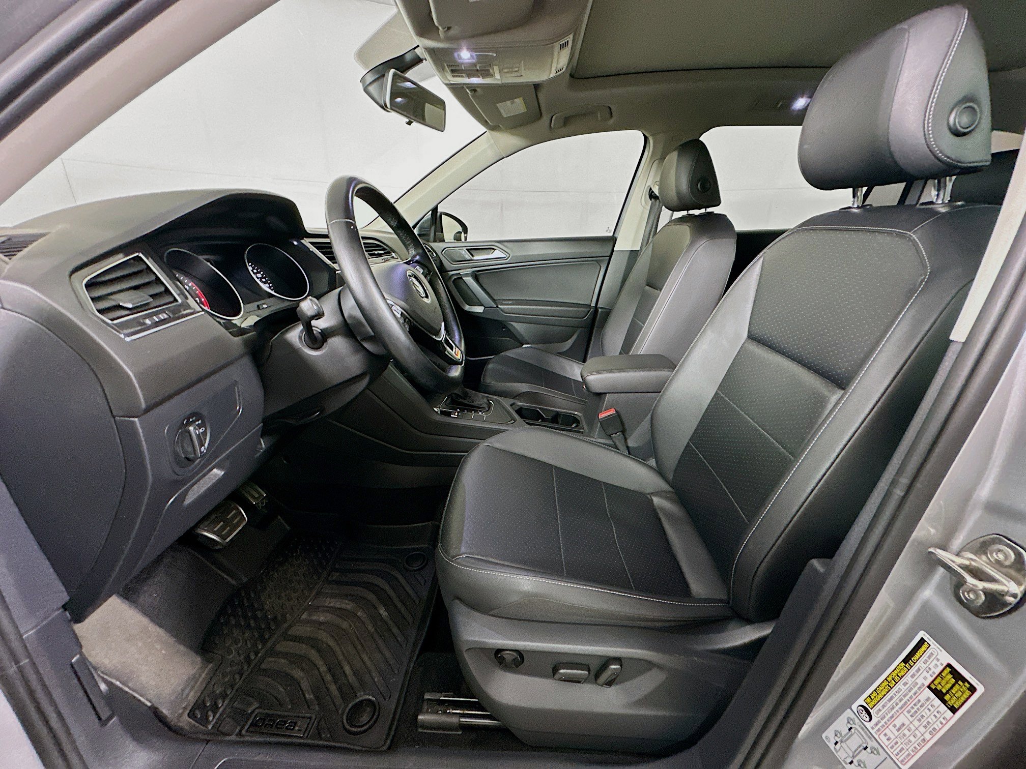 Used 2019 Volkswagen Tiguan SE w/ Panoramic Sunroof Package FWD image 13