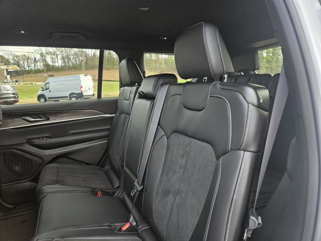 New 2026 Jeep Grand Cherokee L Laredo image 29