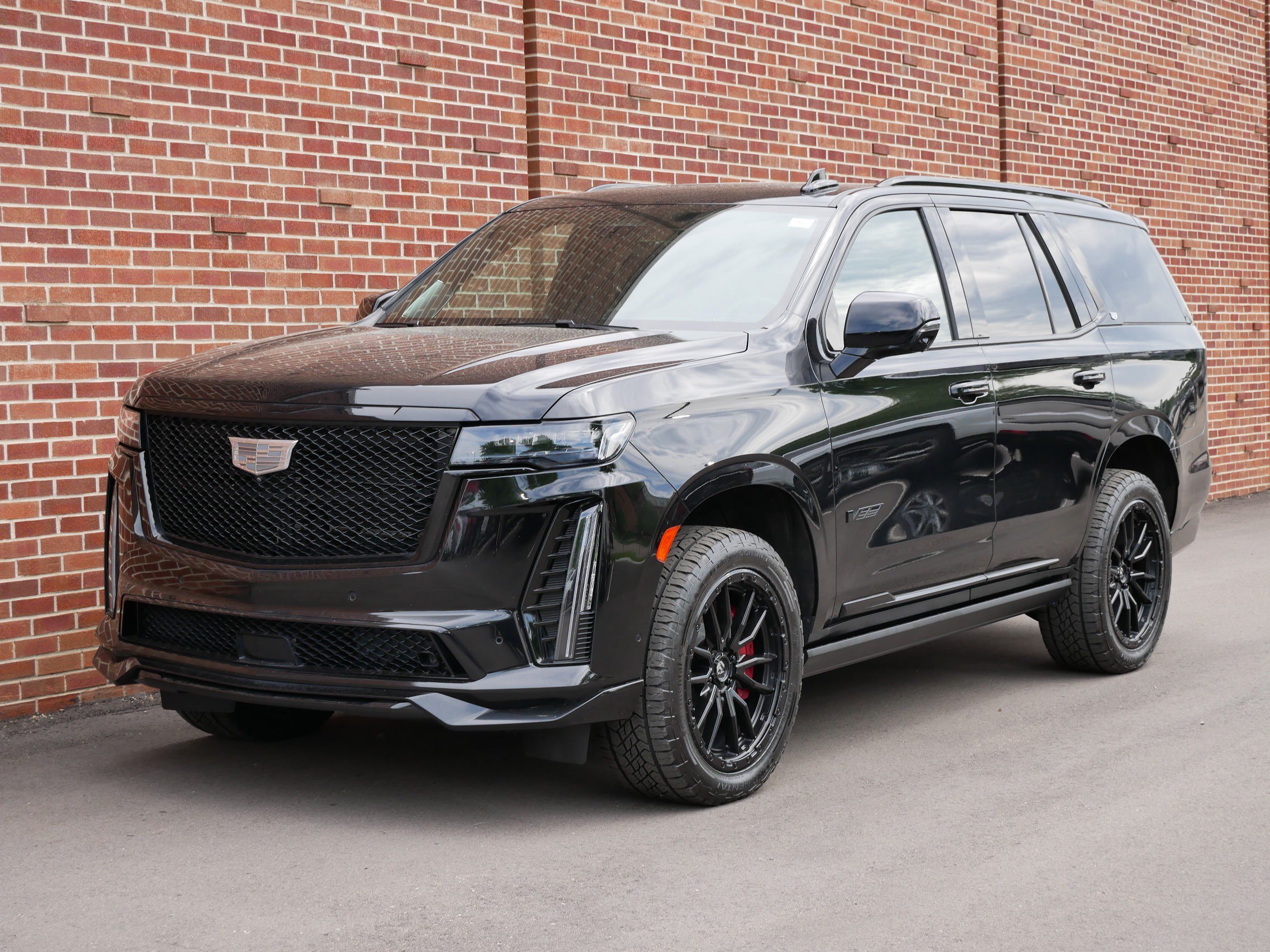 Used 2023 Cadillac Escalade V w/ LPO, ONYX Package AWD/4WD image 1