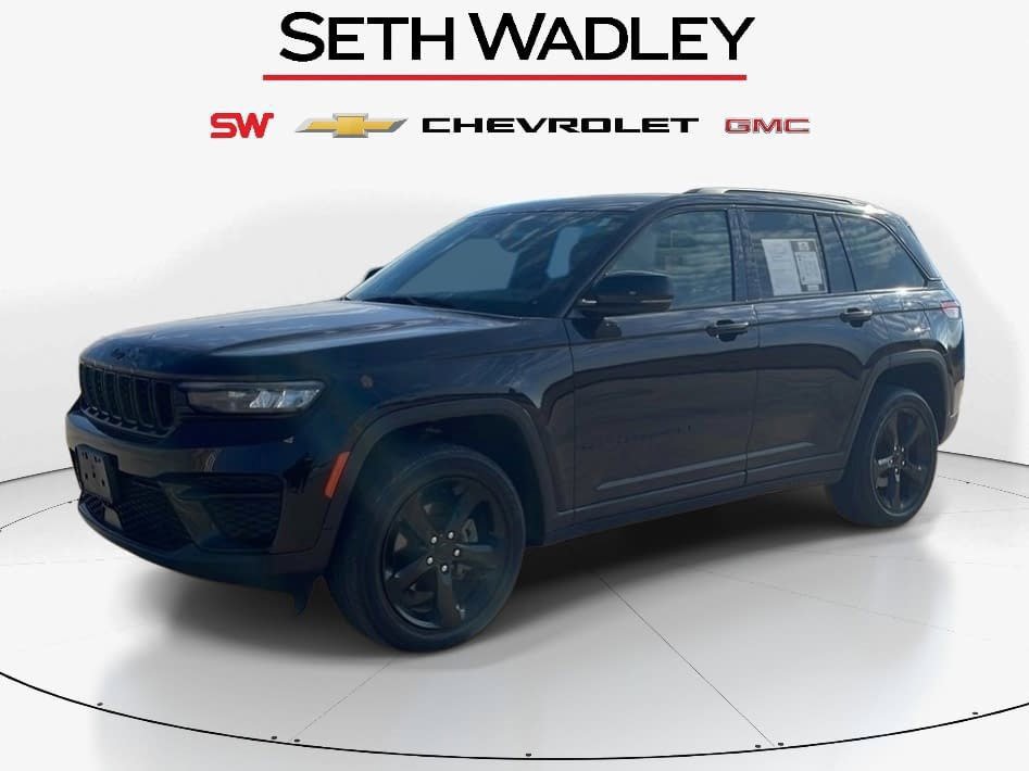 Used 2023 Jeep Grand Cherokee Altitude image 3