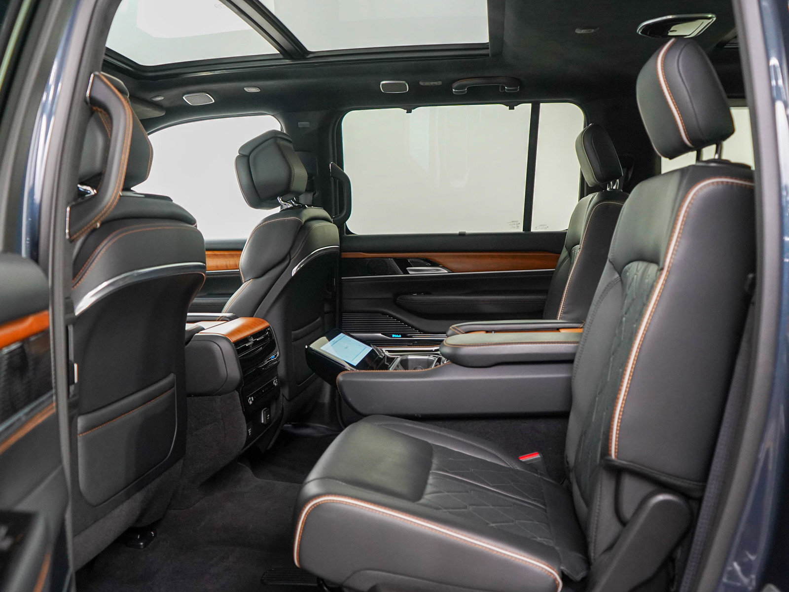 Used 2024 Jeep Grand Wagoneer L Series III image 20