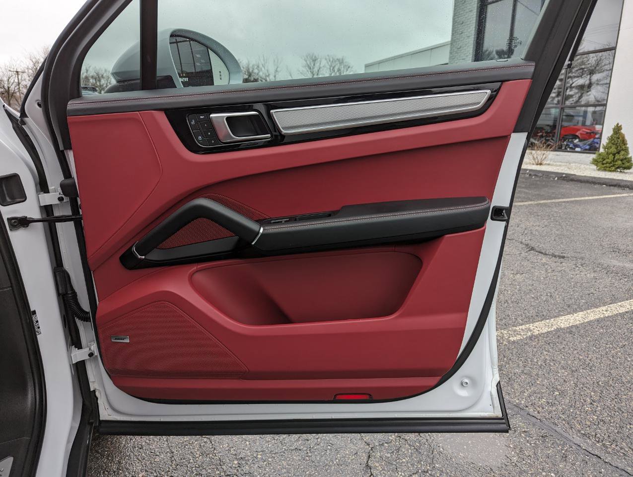 Used 2023 Porsche Cayenne Platinum Edition image 31