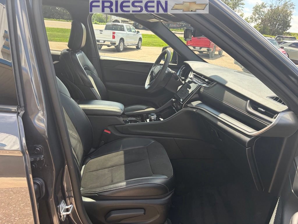 Used 2023 Jeep Grand Cherokee Altitude AWD/4WD image 25