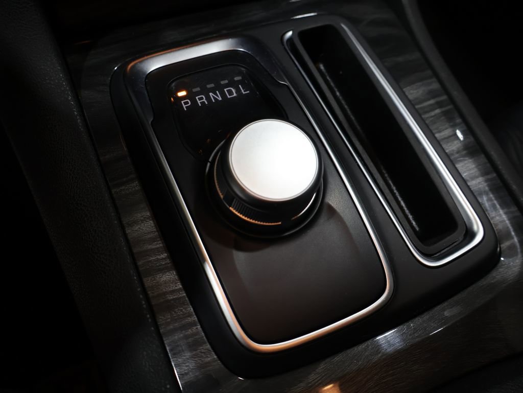 Used 2019 Chrysler 300 Touring image 33