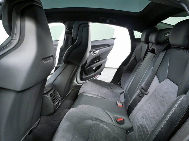 Used 2023 Audi e-tron GT Premium Plus image 22