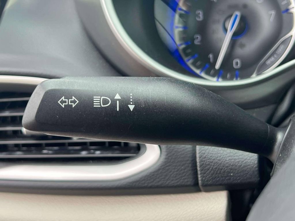 Used 2023 Chrysler Pacifica Touring-L FWD image 24