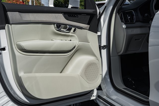 New 2026 Volvo XC90 B6 Ultra w/ Protection Package Premier image 37