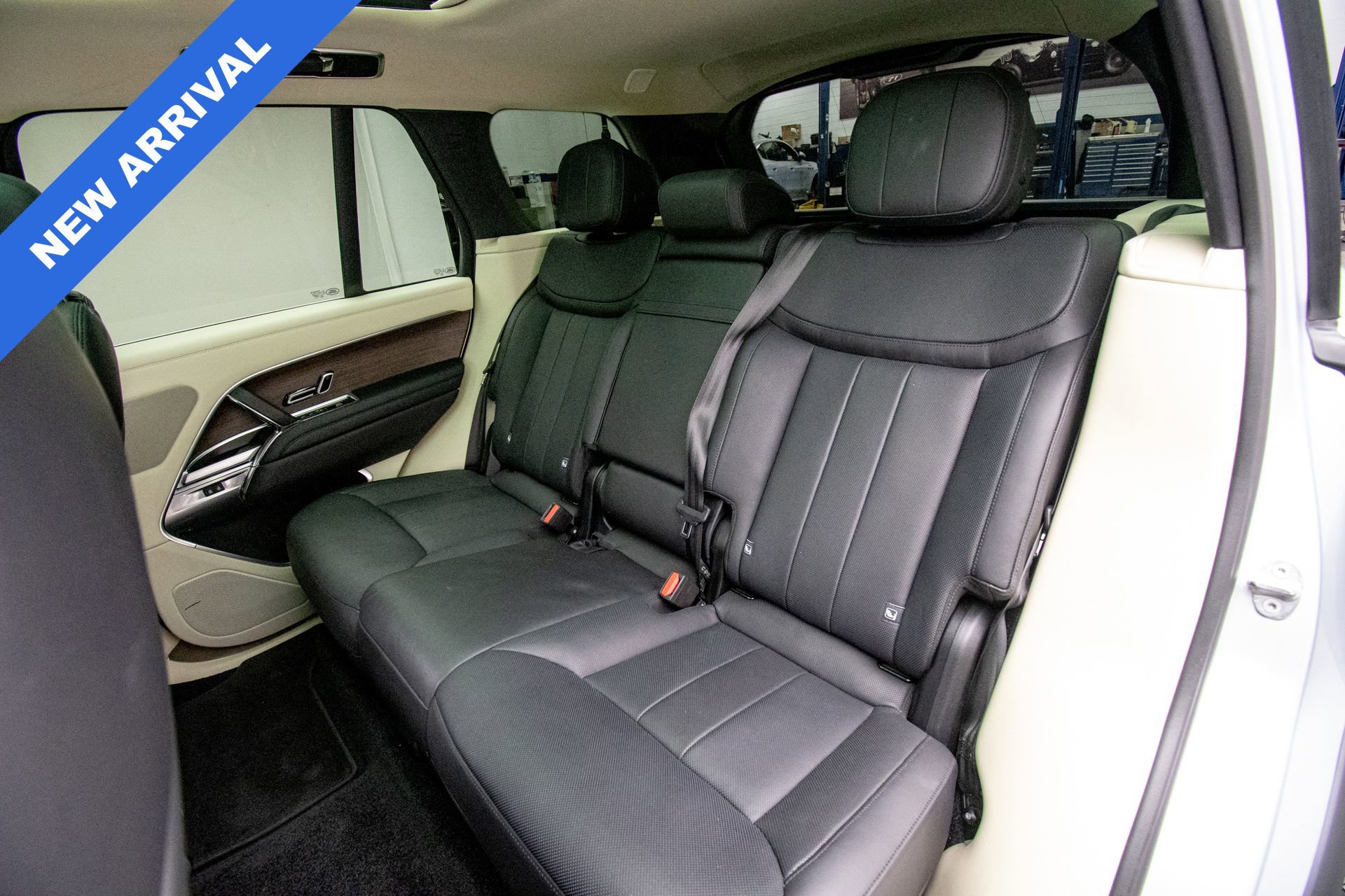 Used 2023 Land Rover Range Rover SE image 23