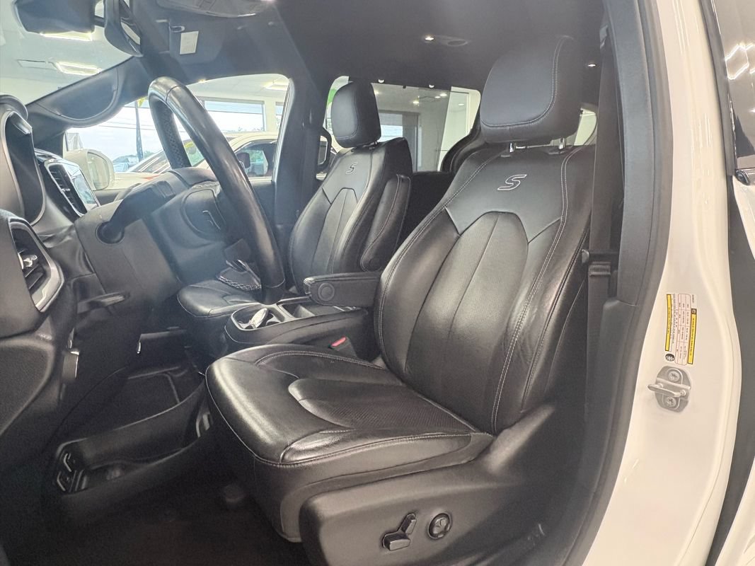 Used 2020 Chrysler Pacifica Touring-L w/ Advanced Safetytec Group AWD/4WD image 22