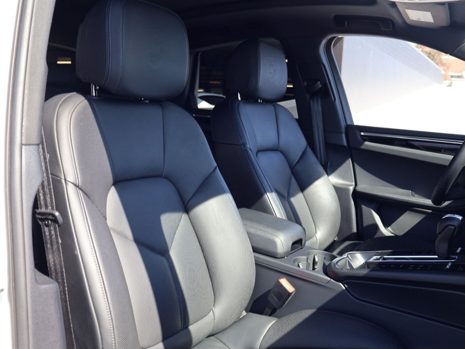 Certified 2026 Porsche Macan AWD/4WD image 24