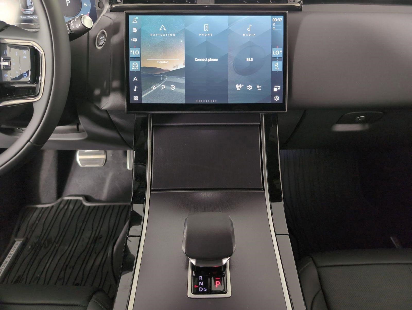 Certified 2026 Land Rover Range Rover Velar Dynamic SE image 22