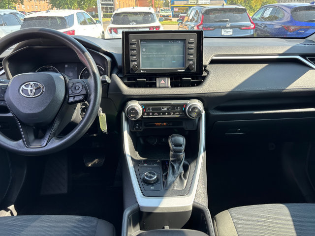 Used 2022 Toyota RAV4 LE AWD/4WD image 11
