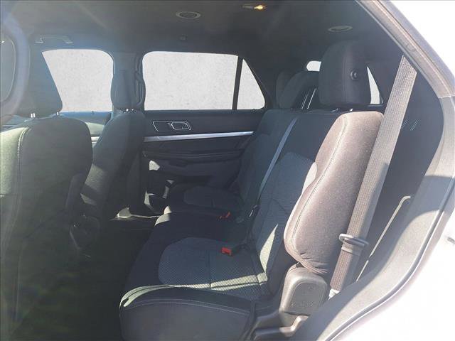 Used 2019 Ford Explorer XLT image 15
