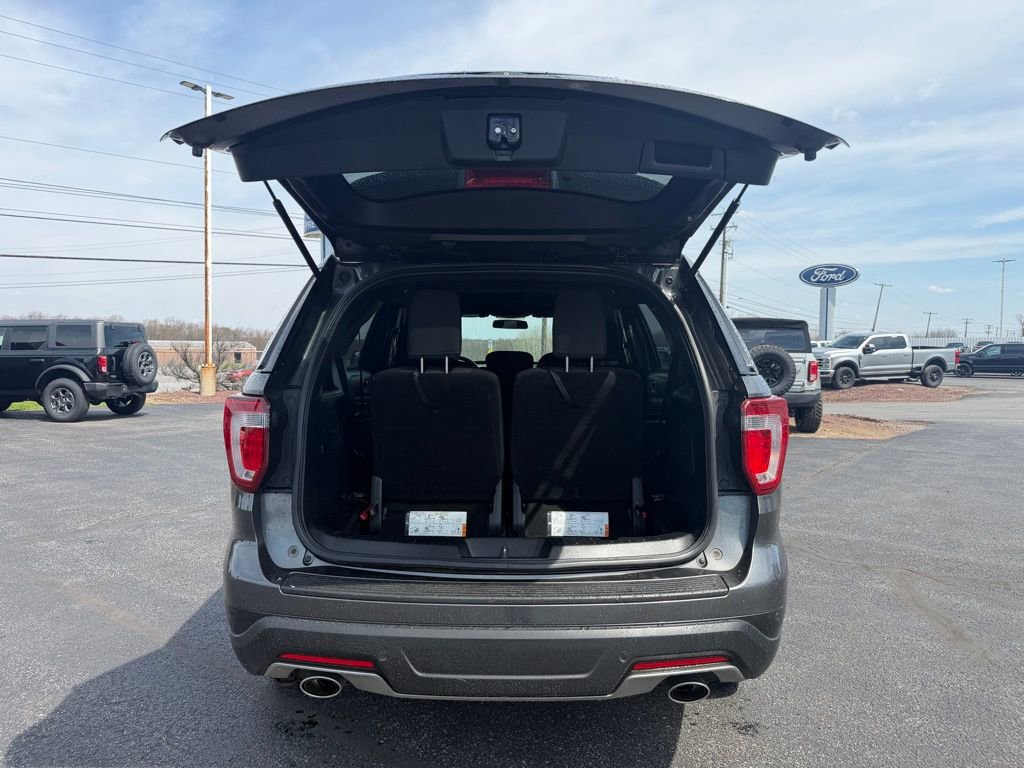 Used 2018 Ford Explorer XLT image 5