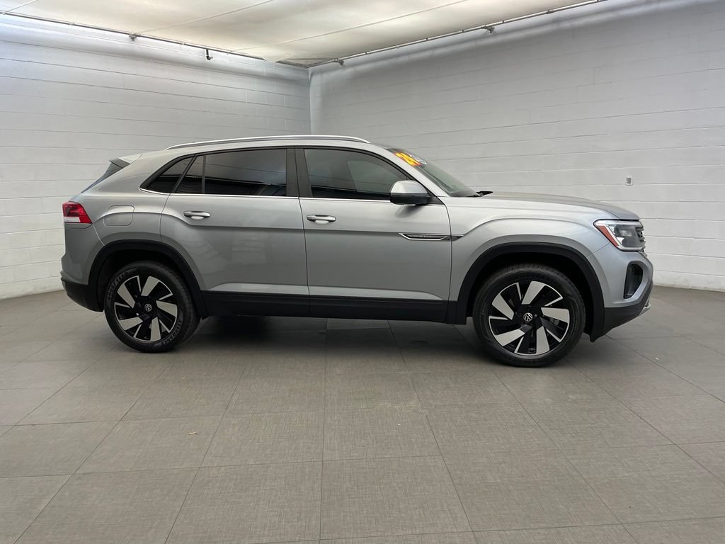 Used 2024 Volkswagen Atlas Cross Sport SE FWD image 8
