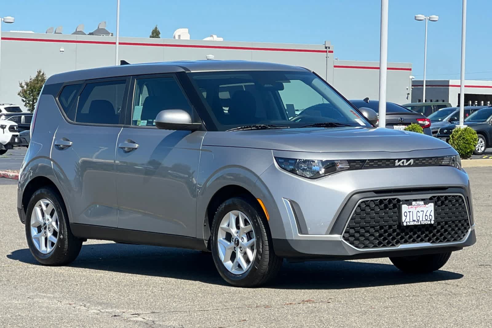 Used 2023 Kia Soul LX w/ LX Technology Package FWD image 5