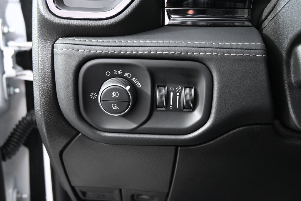Used 2025 RAM 3500 Limited AWD/4WD image 23