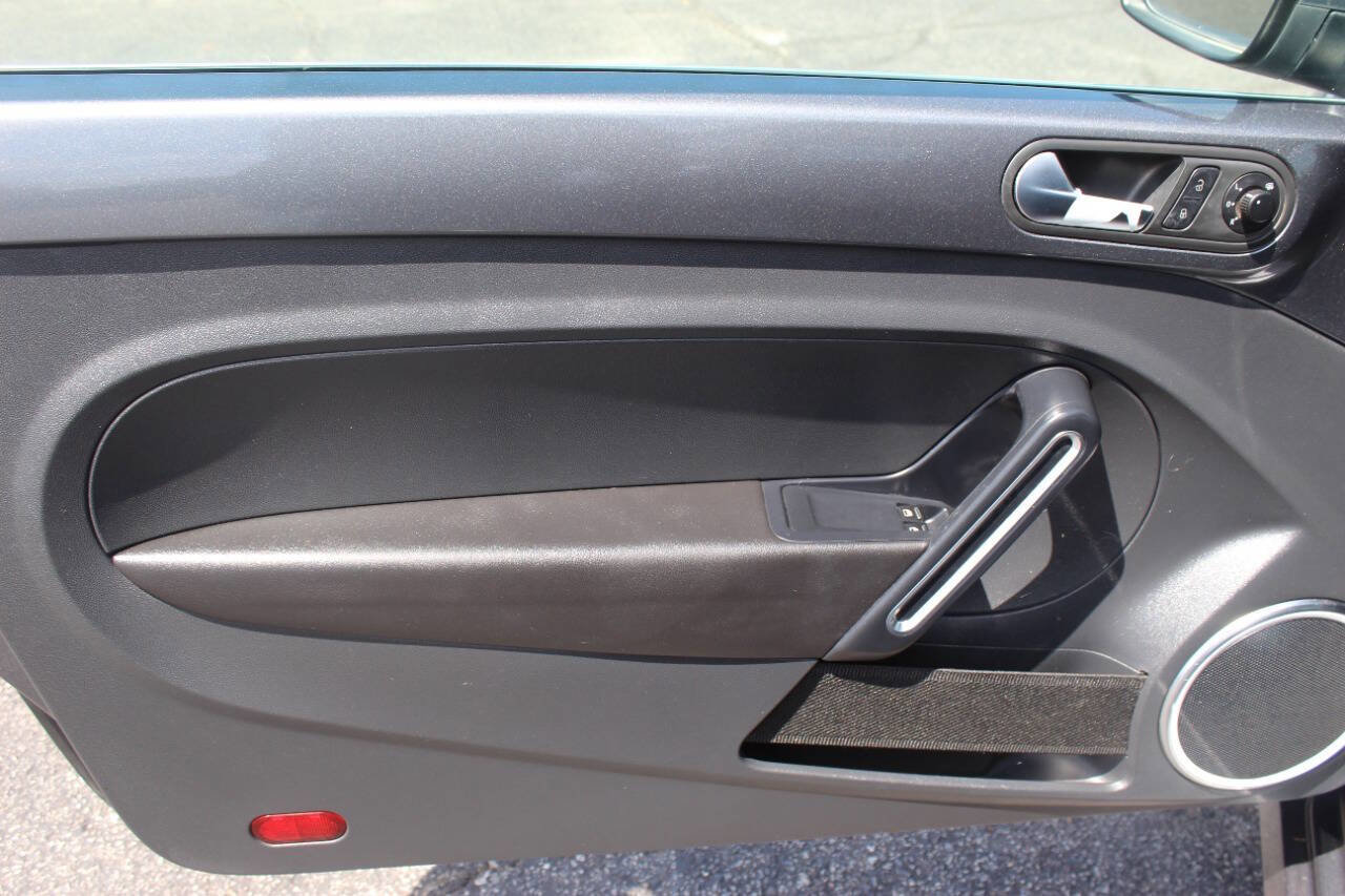 Used 2014 Volkswagen Beetle TDI image 14
